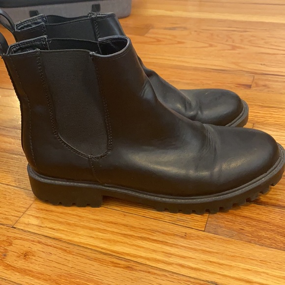 Urban Outfitters Black Chelsea Boots - Picture 4 of 5